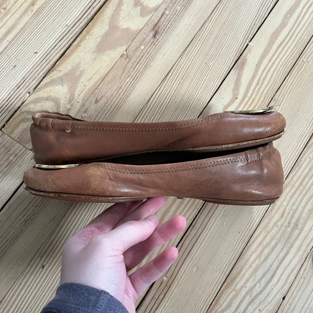 Tory Burch Reva Tan Leather Ballet Flats Gold Logo Medallion Round Toe Shoes - Picture 6 of 11